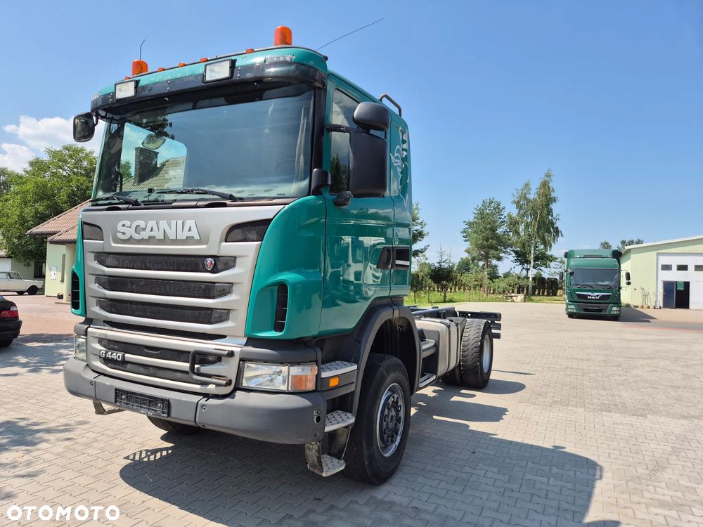 Scania SCANIA G440 4X4 na mostach - 2