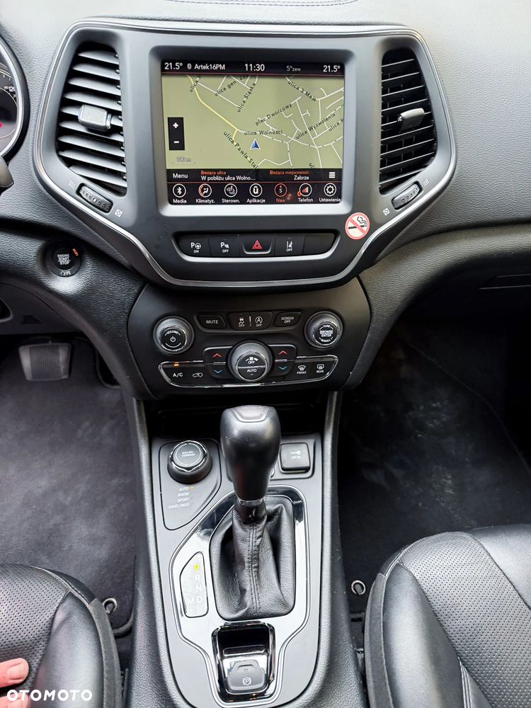 Jeep Cherokee - 23