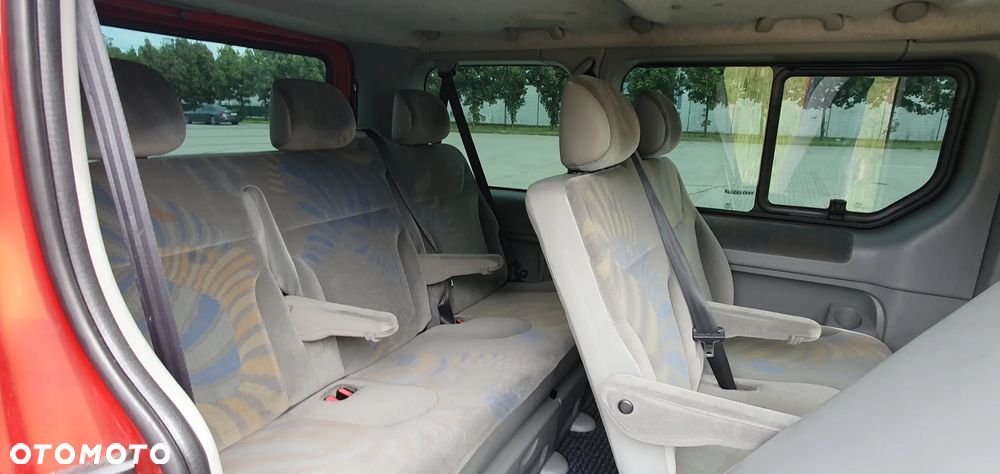Renault Trafic Passenger Expression - 11