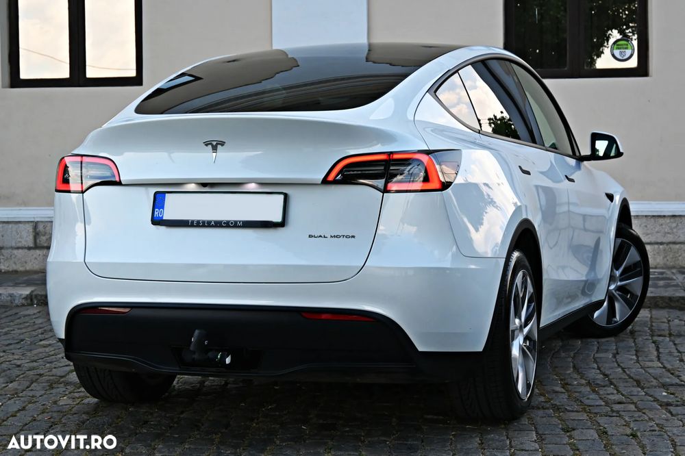 Tesla Model Y AWD Performance - 3