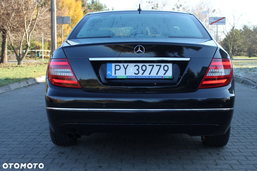 Mercedes-Benz Klasa C 180 CDI DPF (BlueEFFICIENCY) 7G-TRONIC Avantgarde - 17