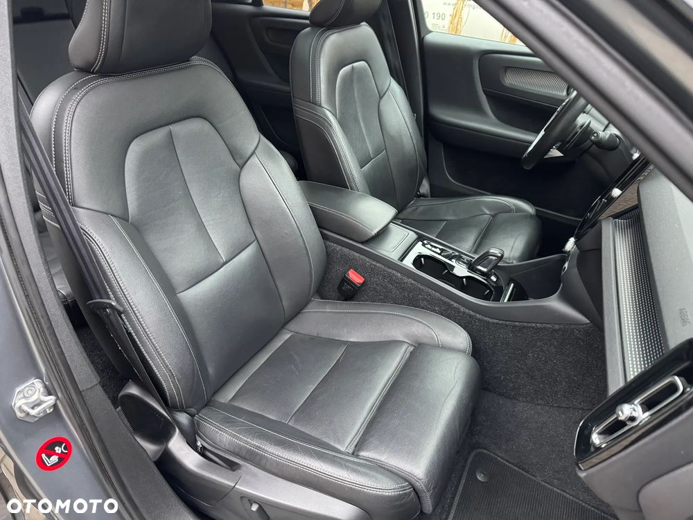 Volvo XC 40 D4 AWD Geartronic R-Design - 24