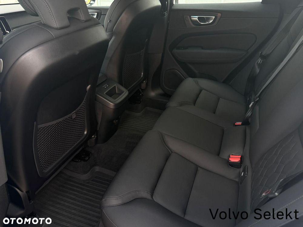 Volvo XC 60 B5 B AWD Plus Dark - 25