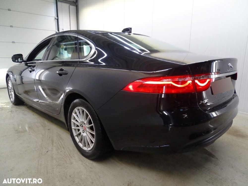 Jaguar XF 20d RWD E-Performance Prestige - 34