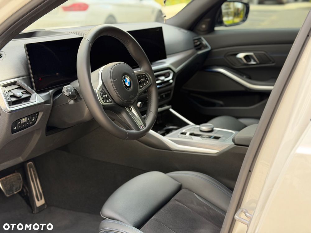 BMW Seria 3 330i M Sport - 12