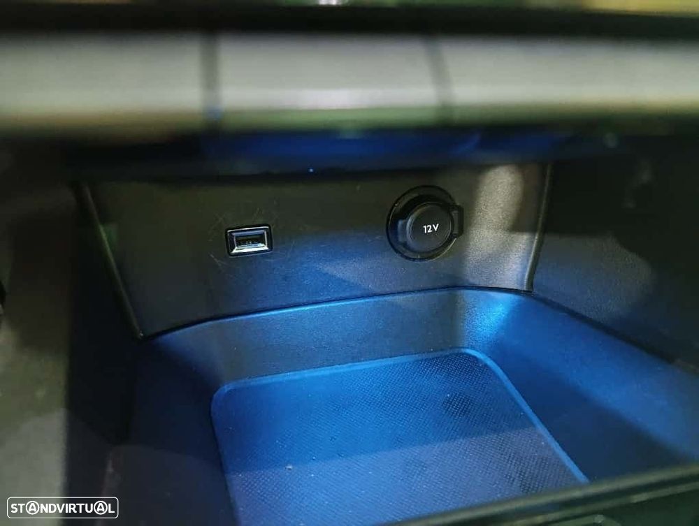 Peugeot 3008 1.2 PureTech Allure EAT8 - 26