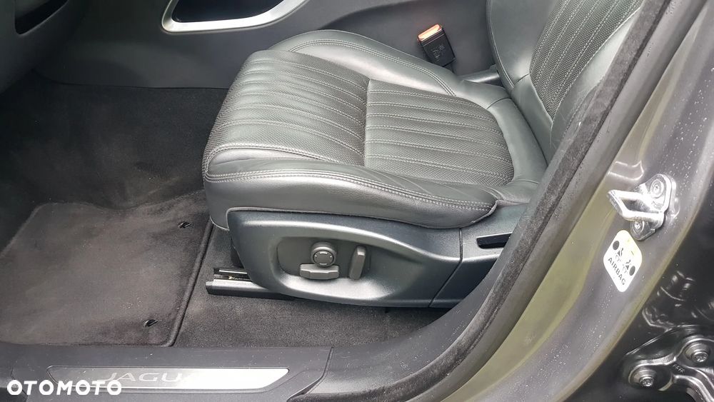 Jaguar F-Pace 20d AWD Prestige - 28