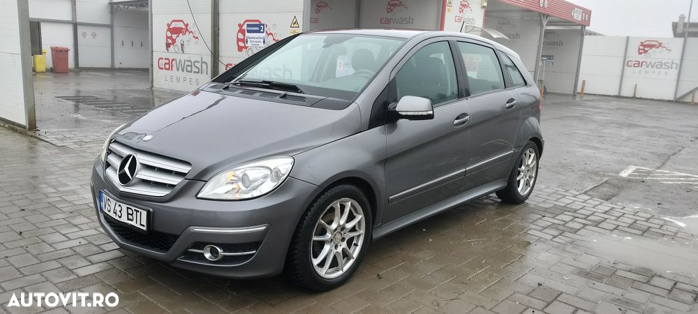 Mercedes-Benz EQB - 2