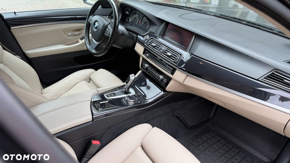 BMW Seria 5 520d xDrive Luxury Line - 11