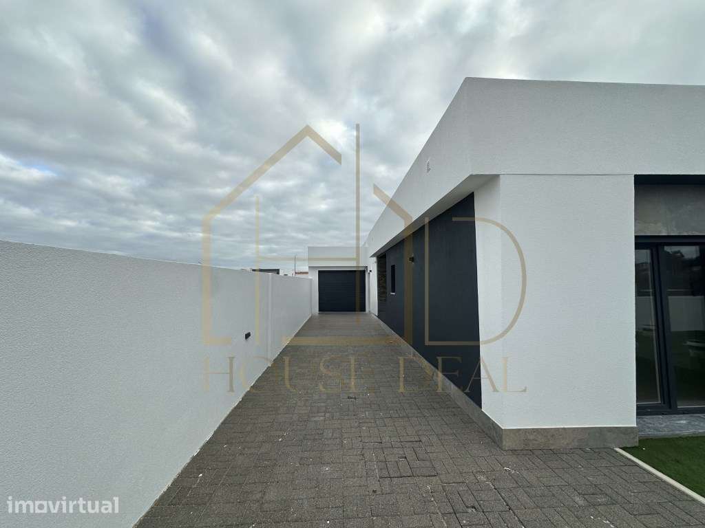 Moradia Isolada T3 com Garagem e Piscina. Azeitão - Grande imagem: 3/33
