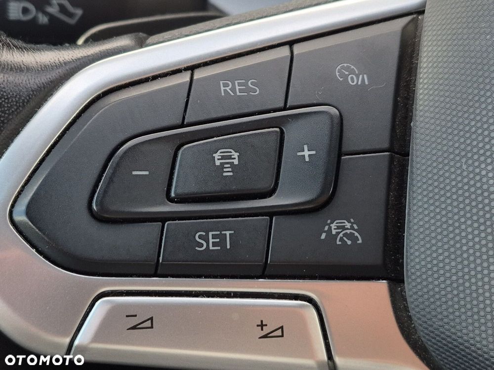 Volkswagen Golf Variant 2.0 TDI Life DSG - 23