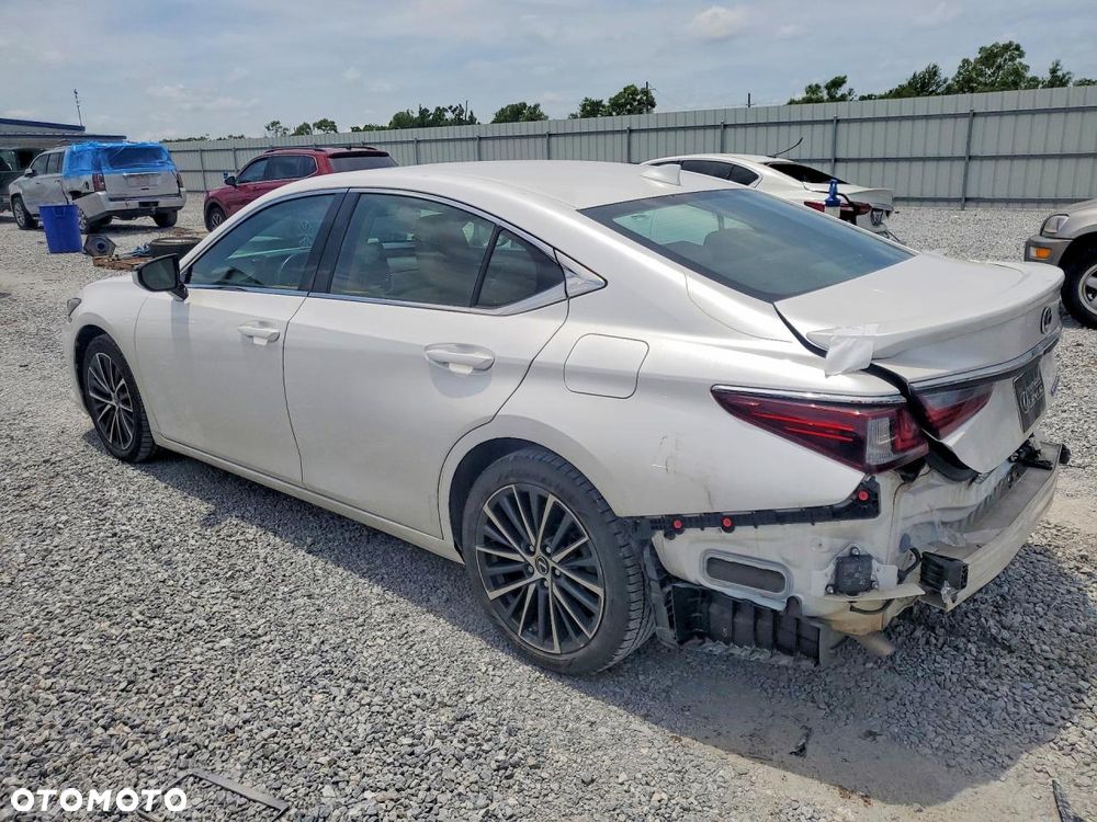 Lexus ES 300h Business Edition - 4