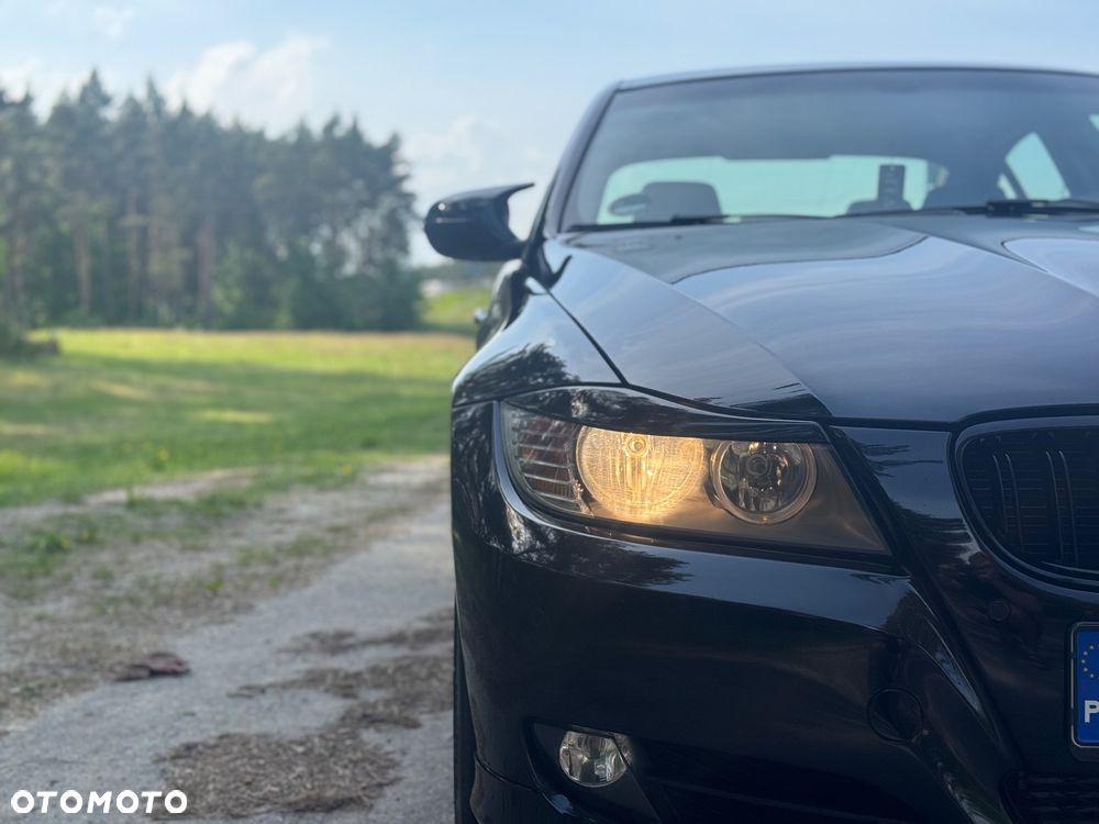 BMW Seria 3 320d DPF Edition Sport - 12