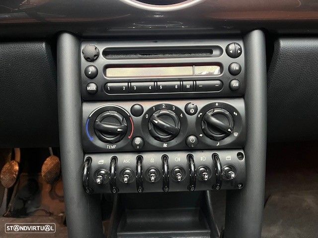 MINI Cabrio One Sidewalk - 22