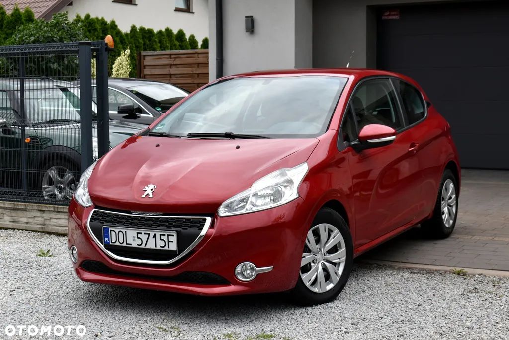 Peugeot 208 - 1