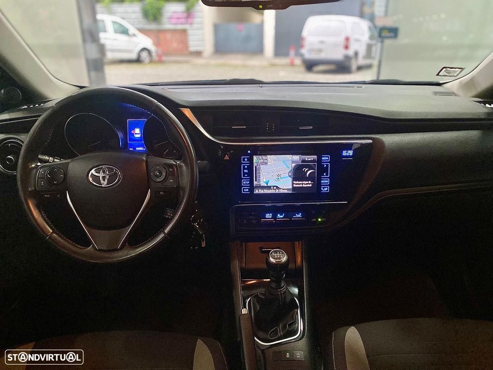 Toyota Auris 1.6 D-4D Exclusive - 19