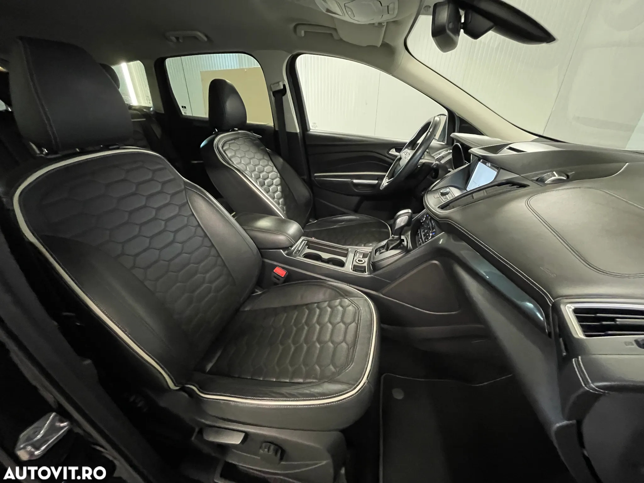 Ford Kuga 2.0 TDCi 4WD Powershift Vignale - 9