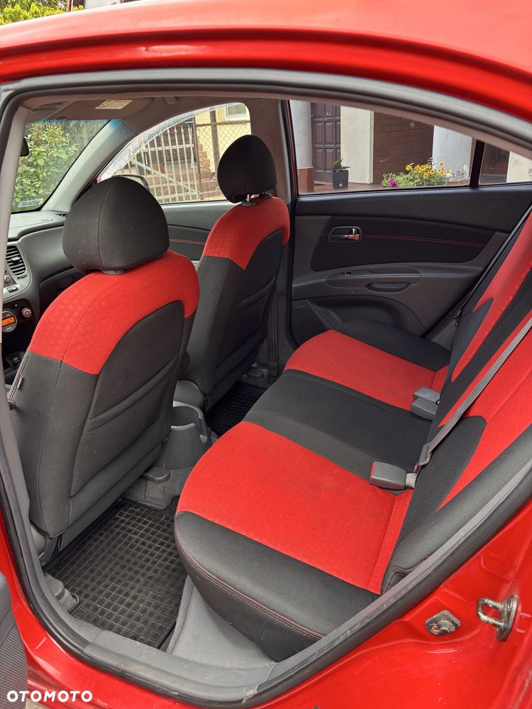 Kia Rio - 4