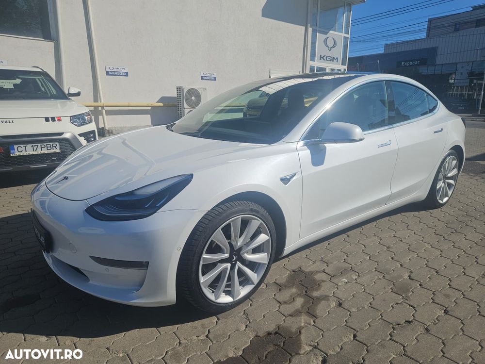Tesla Model 3 - 4