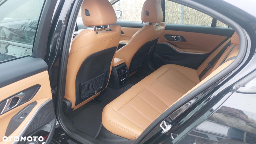 BMW Seria 3 318d mHEV - 18