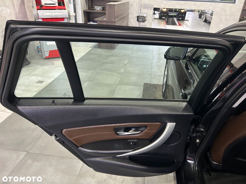 BMW Seria 3 320d - 23