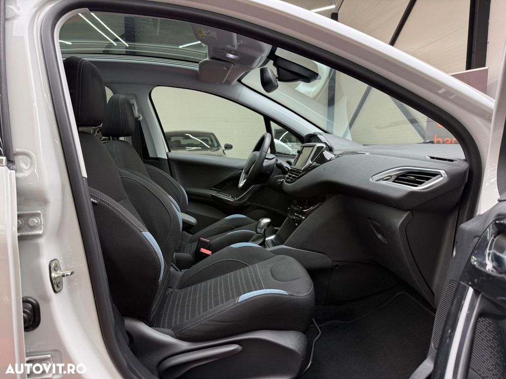 Peugeot 208 1.2 L PureTech Turbo Allure - 10