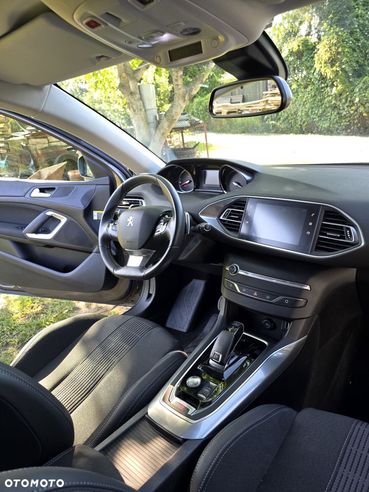Peugeot 308 1.2 PureTech GPF Allure S&S EAT8 - 24