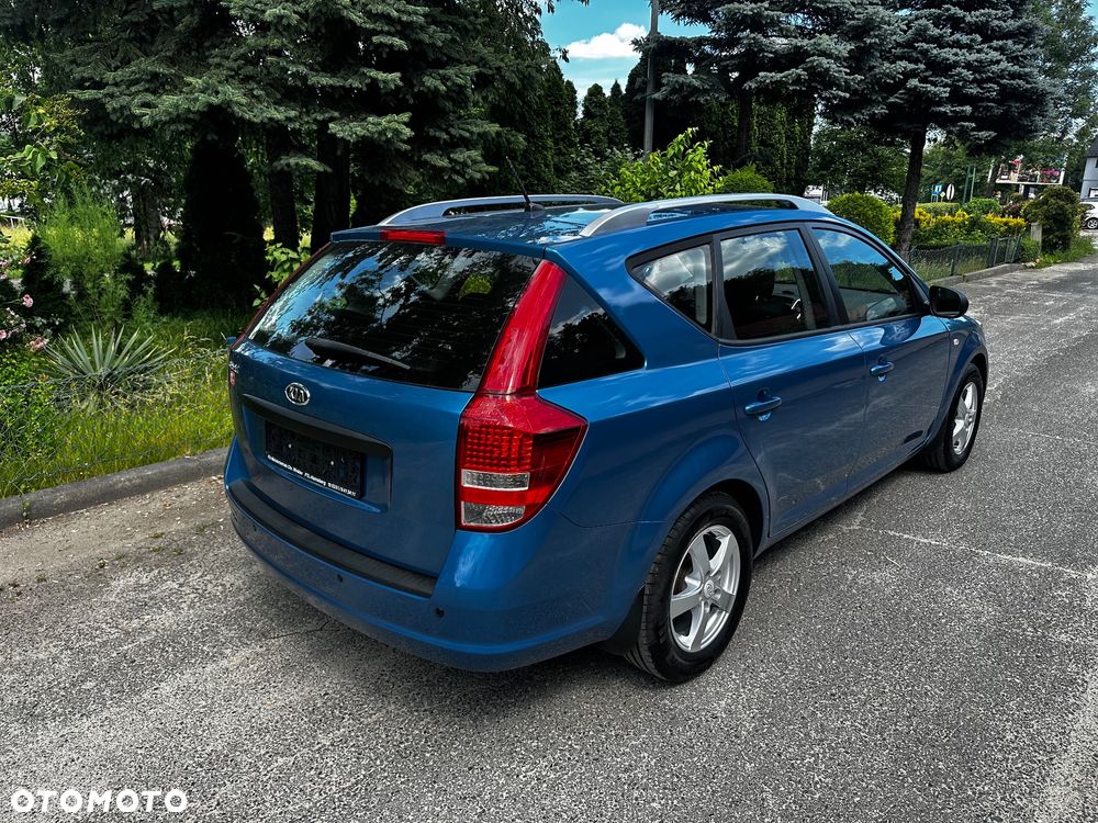 Kia Ceed 1.4 CVVT Dream-Team Edition - 4