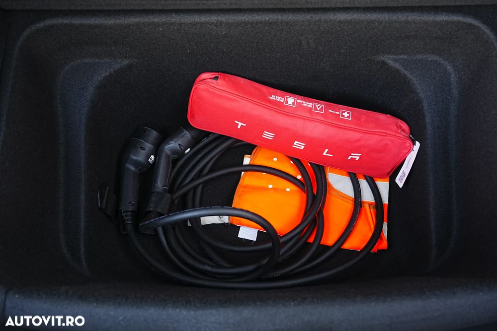 Tesla Model Y - 23