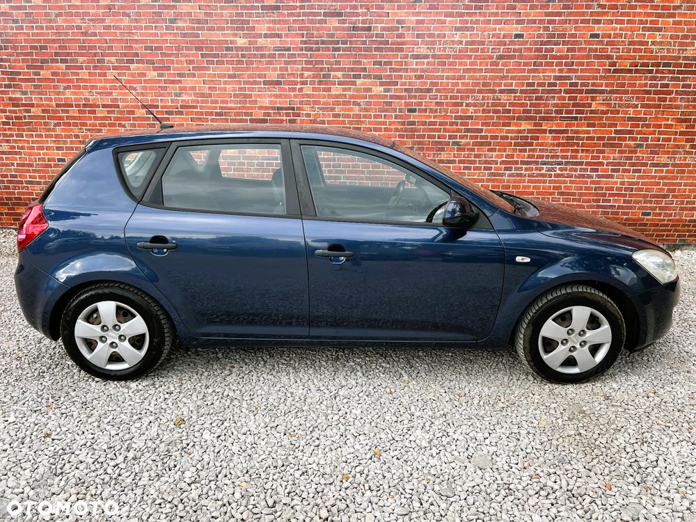 Kia Ceed - 37