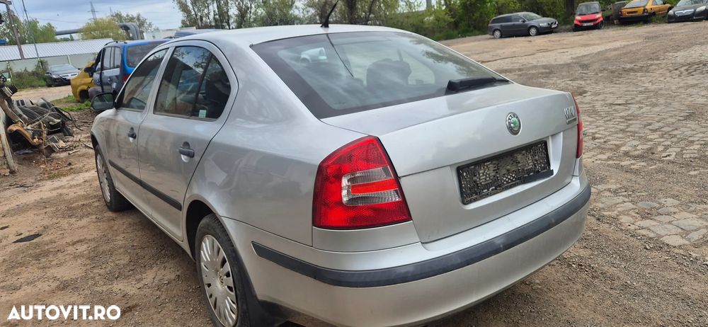 Piese de Skoda Octavia 2 2008 nonfacelift 1.6 FSi benzina hatchback - 9
