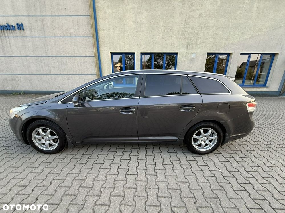 Toyota Avensis - 9