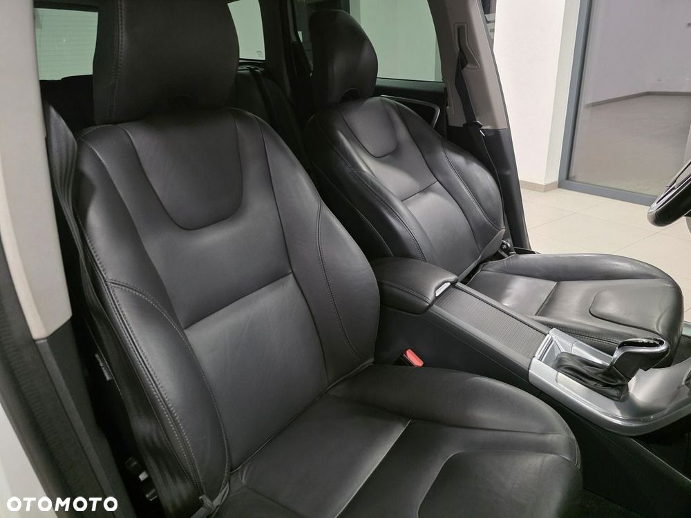 Volvo XC 60 D4 Momentum Pro - 23