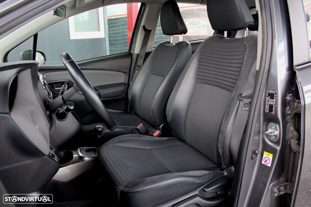 Toyota Yaris 1.5 HSD Comfort +P.Style+Navi - 7