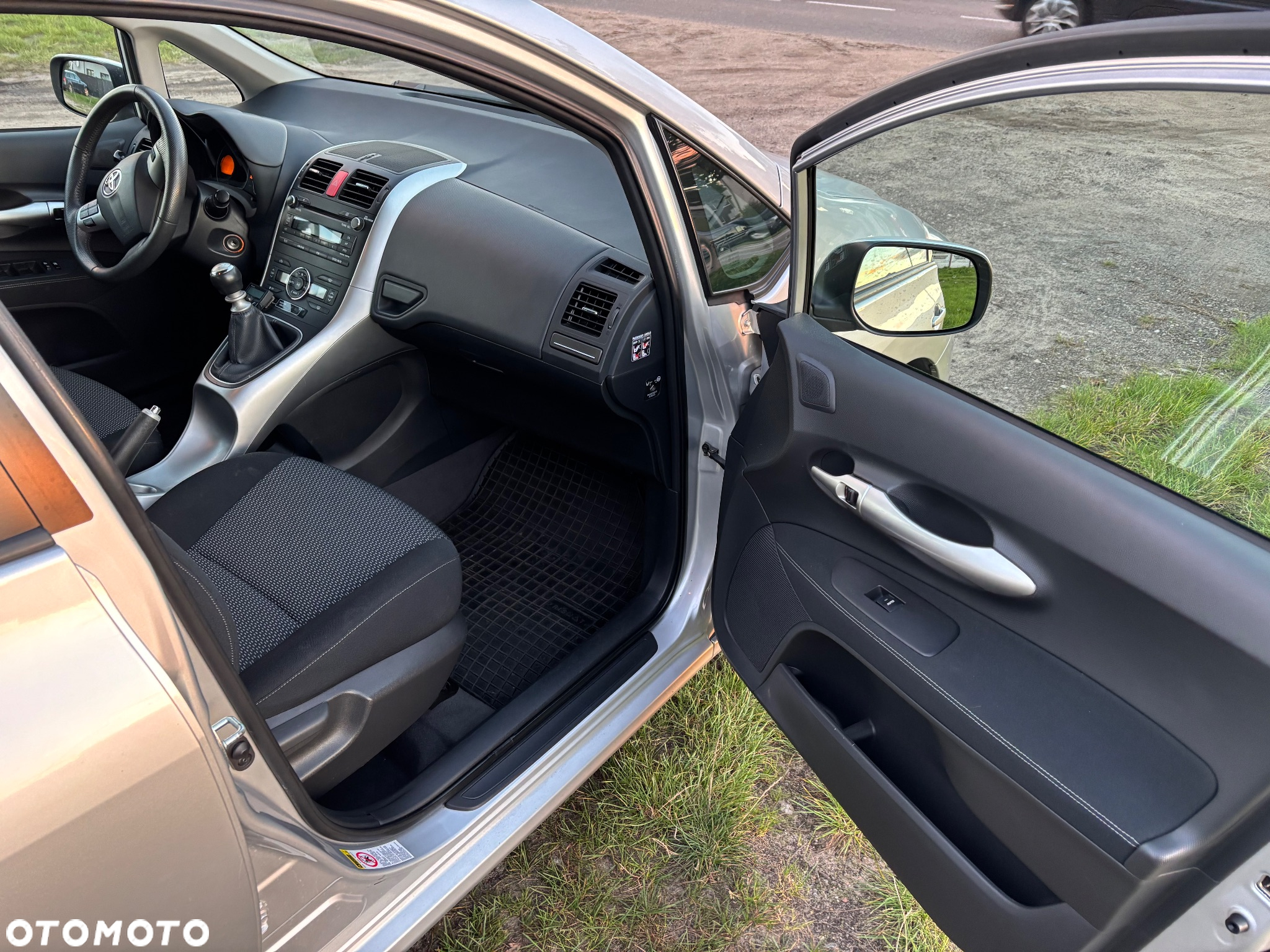 Toyota Auris 1.33 Dual-VVT-i - 11