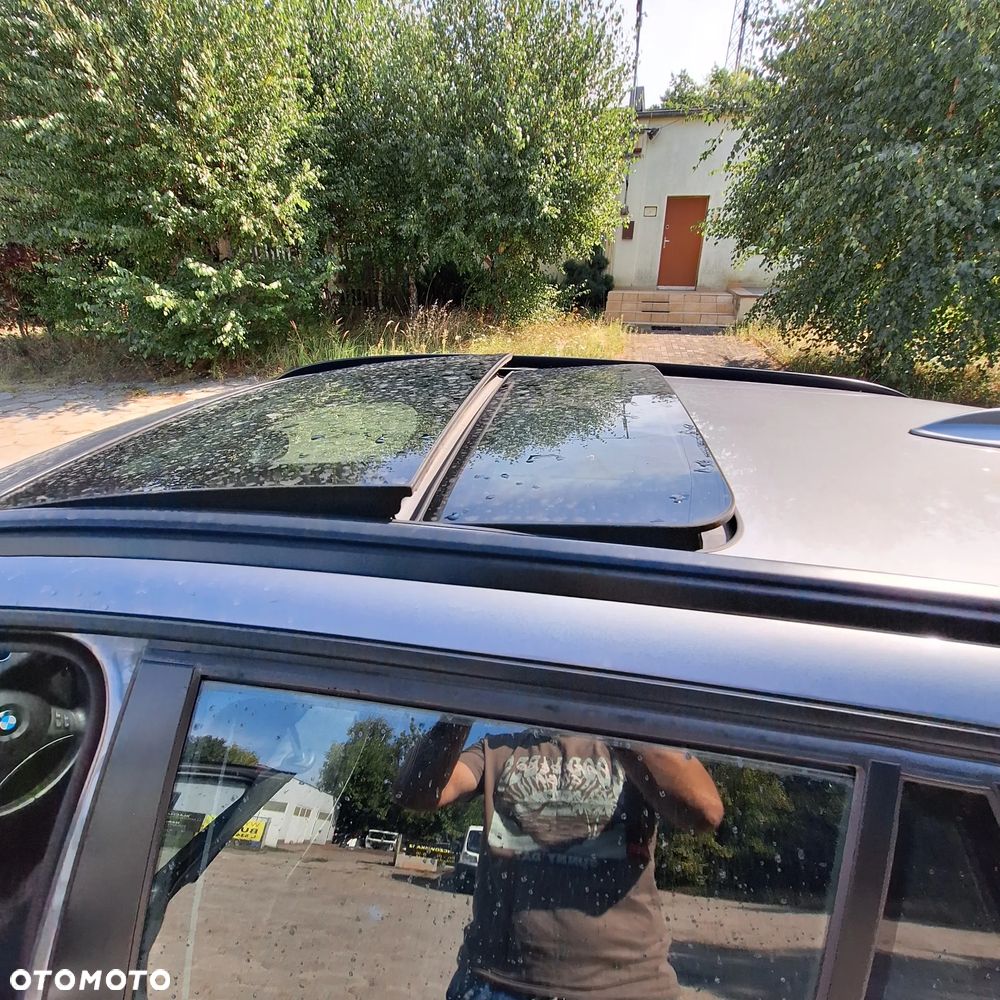 BMW Seria 3 318i Touring - 9