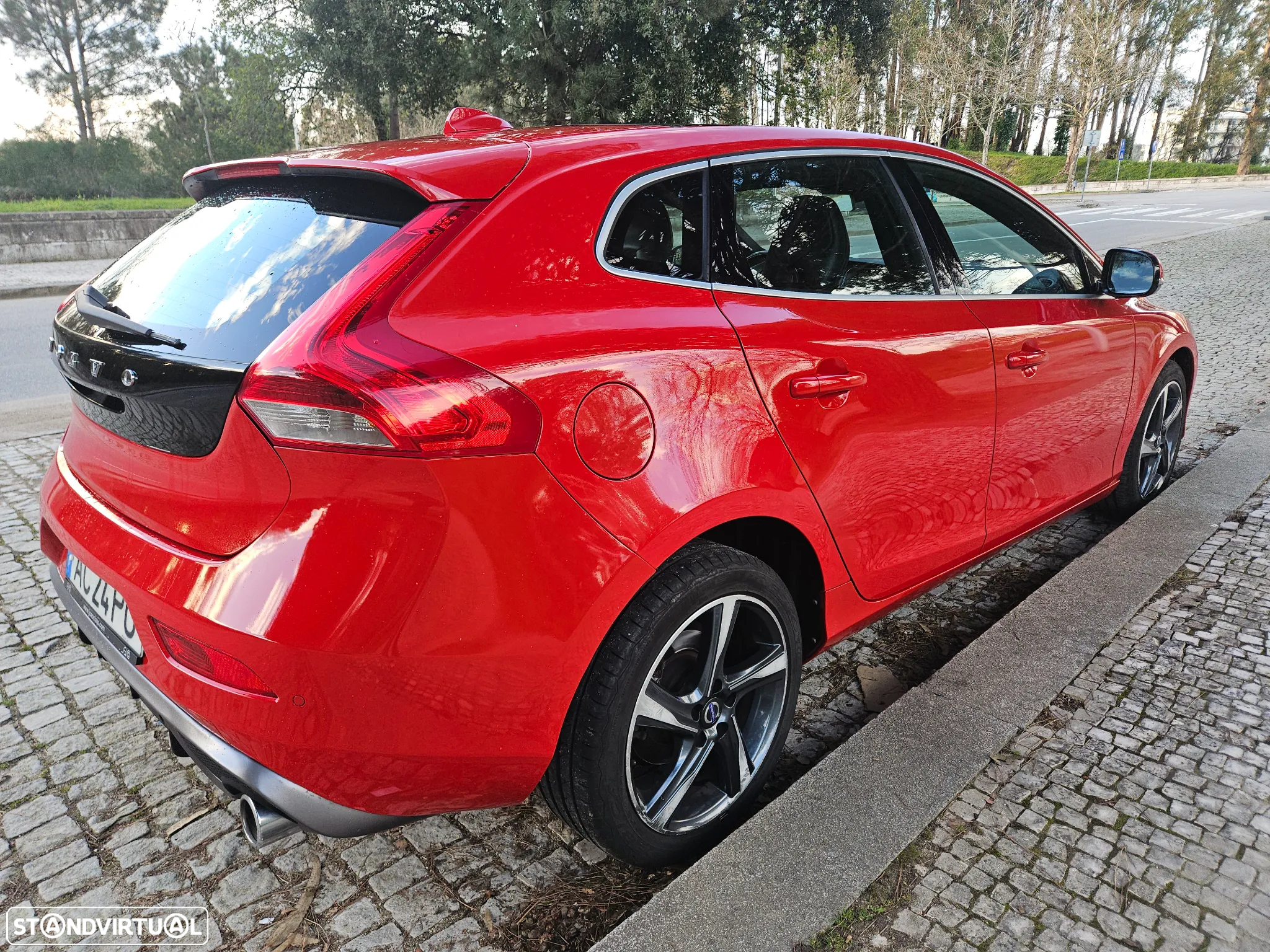 Volvo V40 2.0 D4 R-Design - 19