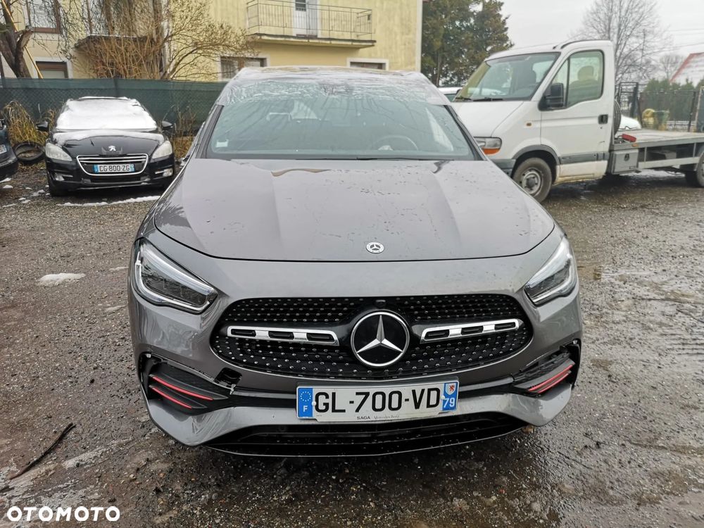 Mercedes-Benz GLA - 9