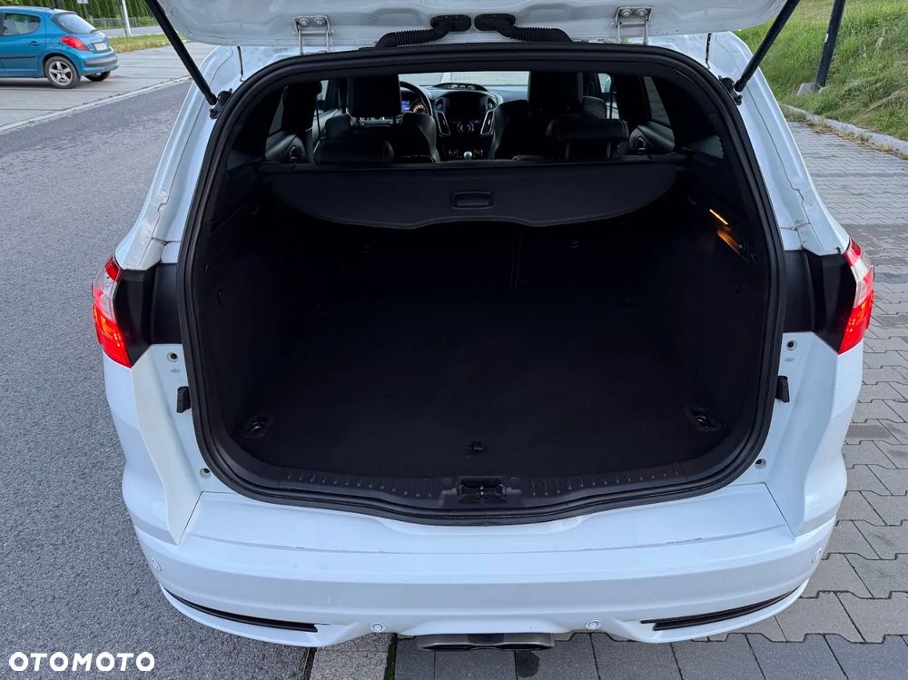 Ford Focus 2.0 EcoBoost ST mit Leder-Sport-Paket - 17