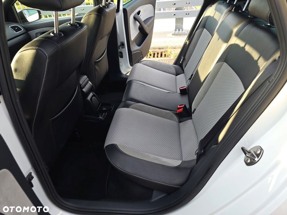 Volkswagen Polo 1.2 TSI Cross Urban White - 25