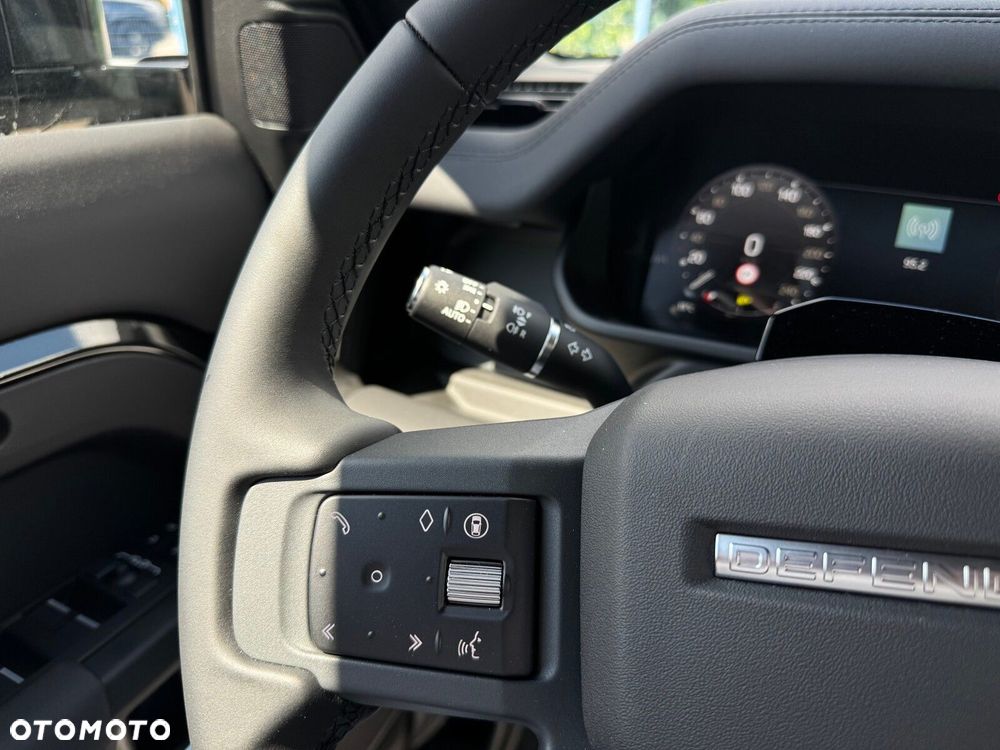 Land Rover Defender - 11