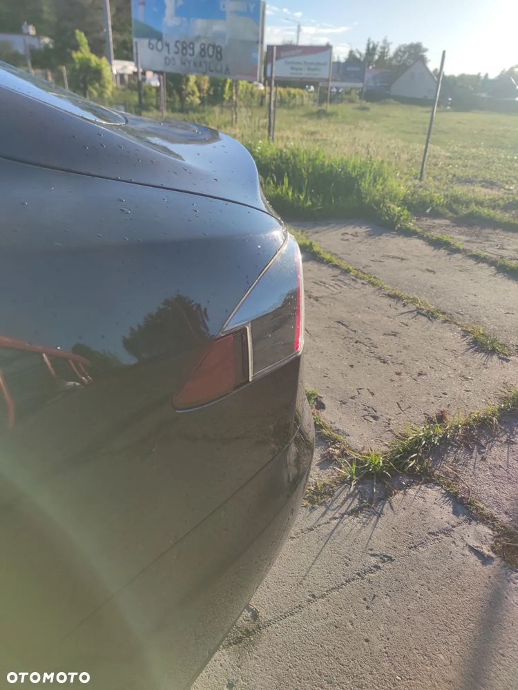 Tesla Model S - 4