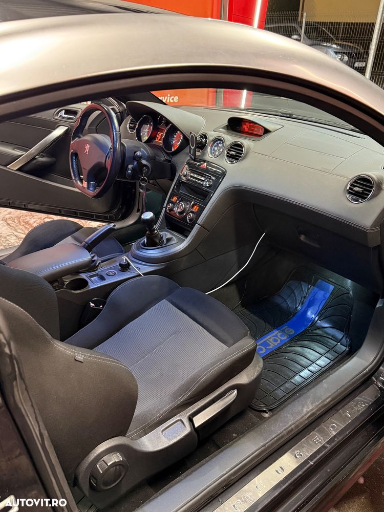 Peugeot RCZ - 8