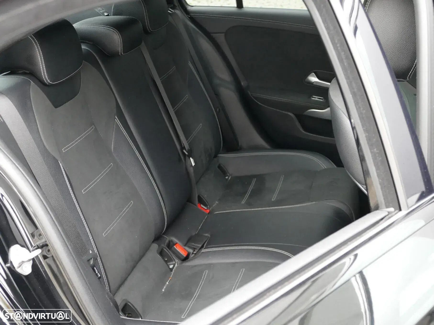 Mercedes-Benz A 250 Limousine e AMG Line - 27
