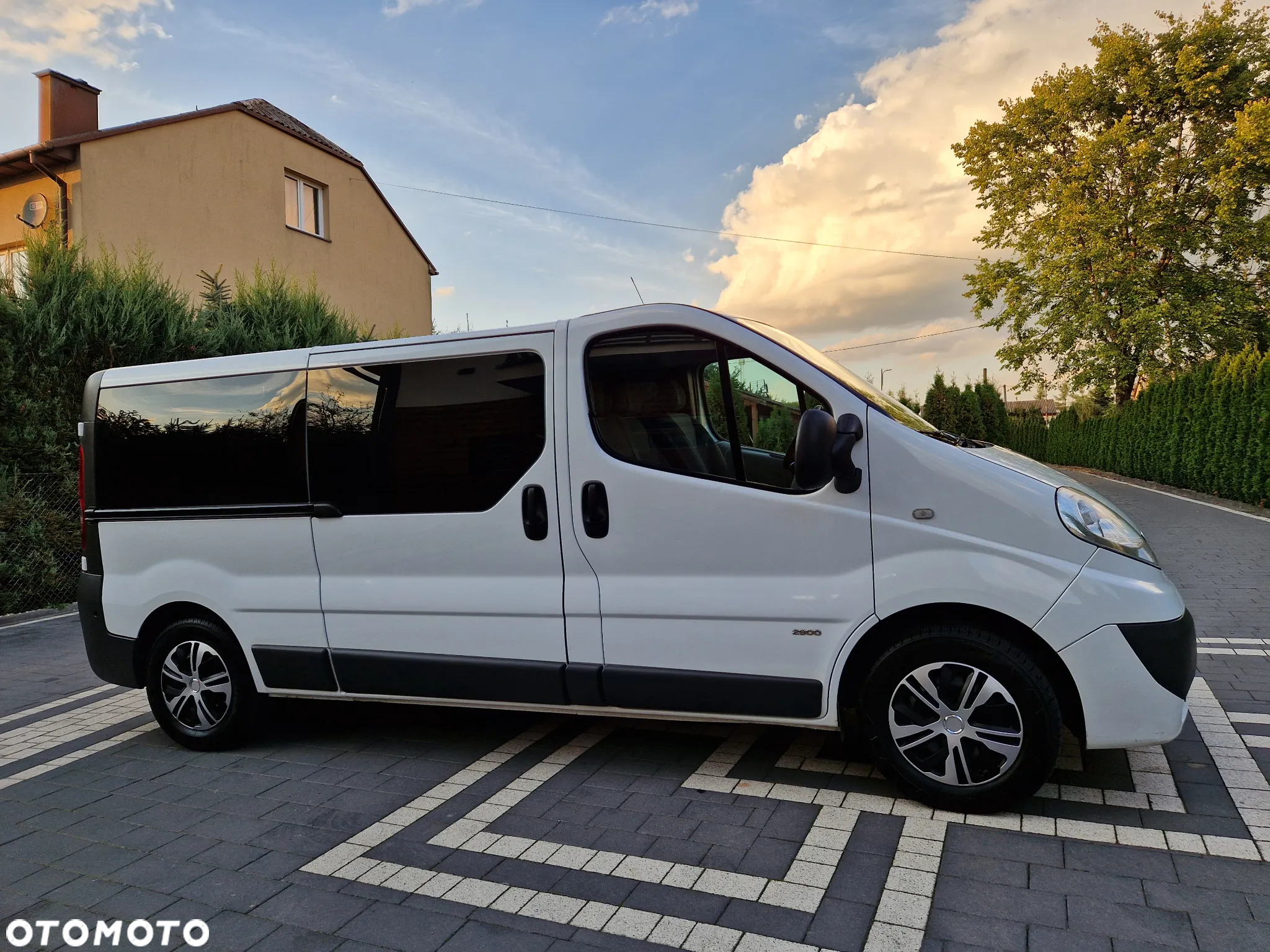 Opel Vivaro - 11