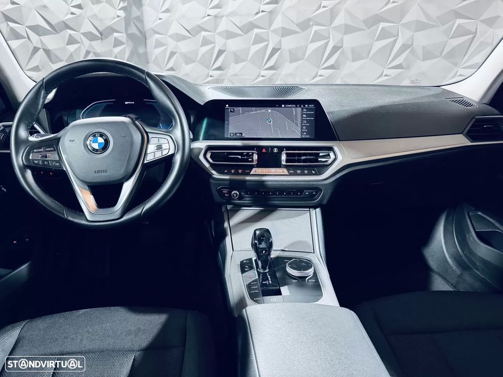 BMW 330 e Touring Aut. Sport Line - 24