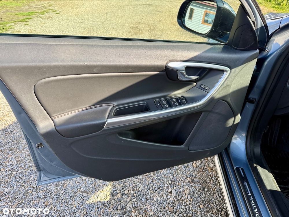 Volvo V60 Cross Country D3 Geartronic Momentum - 16