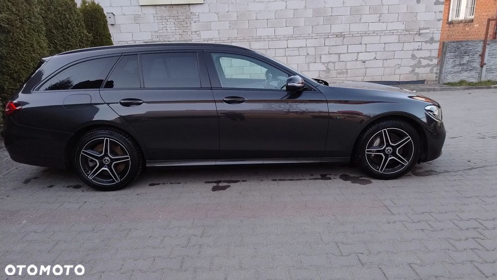 Mercedes-Benz Klasa E 300 de AMG - 4