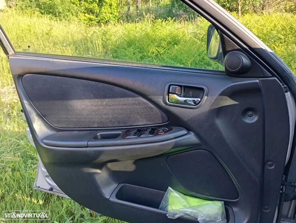 Toyota Avensis S/D 1.6 Executive - 7