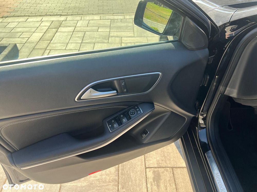 Mercedes-Benz GLA 180 d 7G-DCT Peak Edition - 11